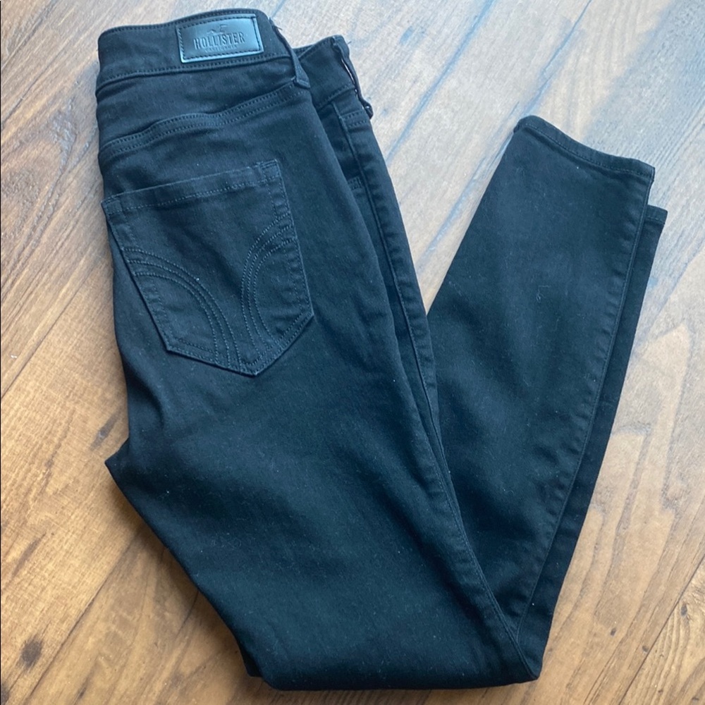 Hollister Black Skinny Jeans Sleek and Stylish